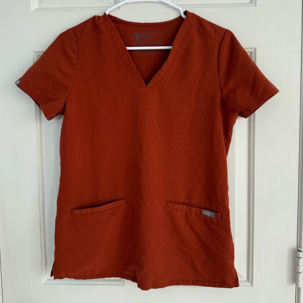 Figs scrub top